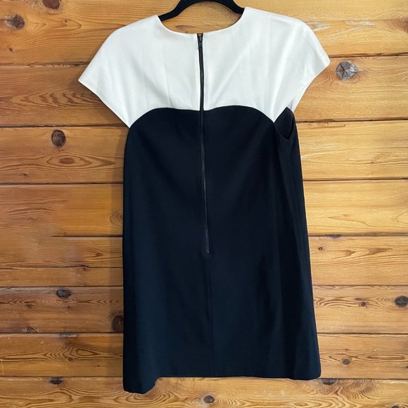 Alice + Olivia Black and White Color Block Cap Sleeve Dress 2 - Picture 4 of 9